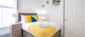 4-Bed Swansea Home with Garden | Sleeps 11 | Ideal for Groups
