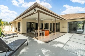 House | 4 bedrooms - Zen Orient Luxurious 4BR Oasis With Private Pool (Darwin)