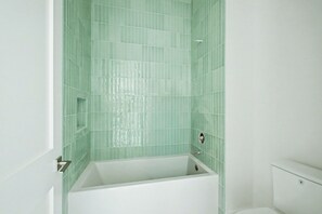 Shower, towels - Brand New, Luxury Beachfront Vacation Home in Pensacola Beach! (Pensacola Beach)
