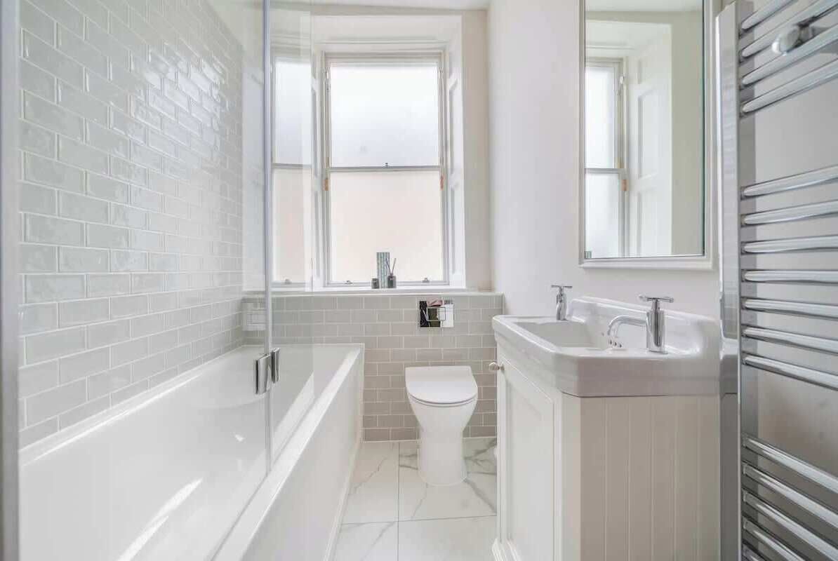 Shower, hair dryer, towels, shampoo