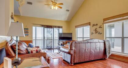 Amazing Waterfront Views & Sauna: Canyon Lake Home