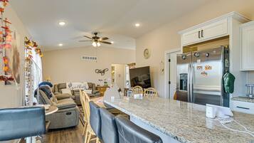 House (5 Bedrooms) | Interior