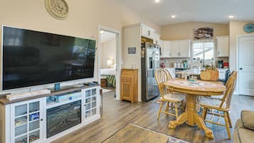 House (5 Bedrooms) | Interior