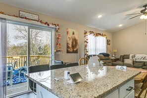 House (5 Bedrooms) | Interior