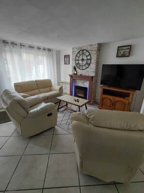 Living area - Town house in a simple commune. (WATTEN)