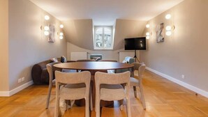 Dining - Spacious designer apartment in the attic, Paris 16th arrondissement (Paris)