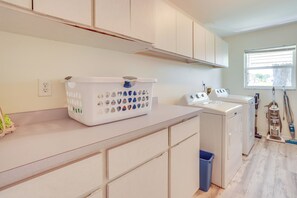 Interior - Waterfront Living in Lake Placid! Group Getaway (Lake Placid)