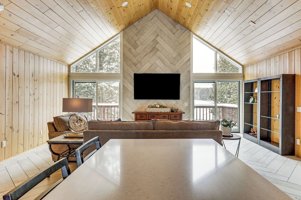Sauna & Game Room! Tranquil Retreat on Grace Lake - Calderwood, MI