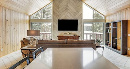 Sauna & Game Room! Tranquil Retreat on Grace Lake