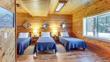 House (5 Bedrooms) | Interior