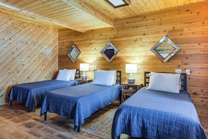 House (5 Bedrooms) | Interior