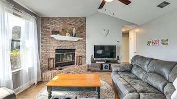 House (3 Bedrooms) | Front of property