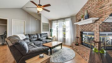 House (3 Bedrooms) | Interior