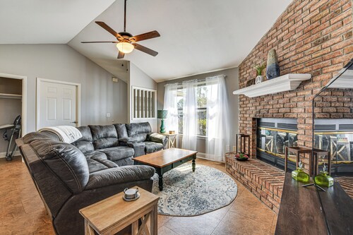 Families w/ Pets! Emerald Coast Home 9 Mi to Beach