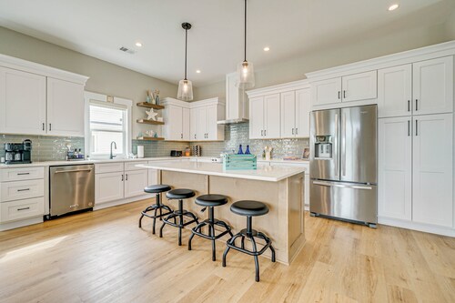 Carolina Beach Luxury Retreat: Intracoastal Views