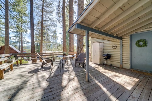 Great for Families! Woodsy Truckee Haven w/ Deck