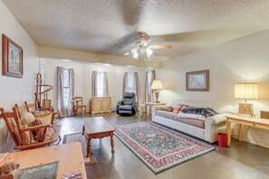 House (6 Bedrooms) | Interior - Rural Group Getaway w/ Creek Access in Berryville! (Berryville)