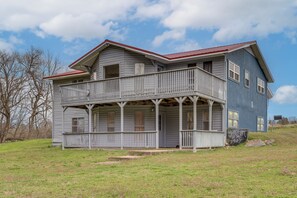 House (6 Bedrooms) | Interior - Rural Group Getaway w/ Creek Access in Berryville! (Berryville)