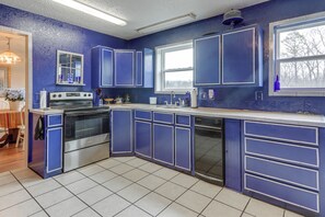 House (6 Bedrooms) | Interior - Rural Group Getaway w/ Creek Access in Berryville! (Berryville)