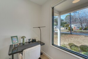 Apartment (2 Bedrooms) | Interior - 2 Mi to Wakemed: Modern Raleigh Duplex w/ Yard (Raleigh)