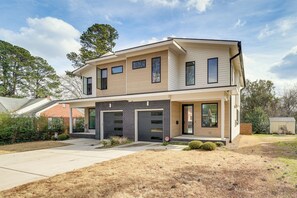Interior - 2 Mi to Wakemed: Modern Raleigh Duplex w/ Yard (Raleigh)