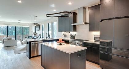 2 Mi to Wakemed: Modern Raleigh Duplex w/ Yard