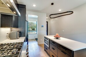 Interior - 2 Mi to Wakemed: Modern Raleigh Duplex w/ Yard (Raleigh)