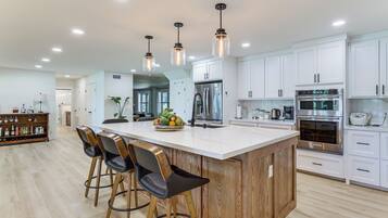 House (5 Bedrooms) | Interior