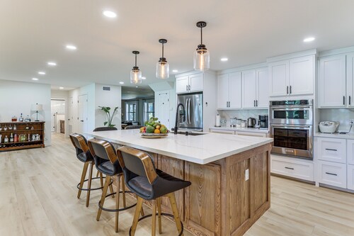 Group Getaway: Luxe Riverfront Gem in Los Fresnos!