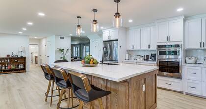 Group Getaway: Luxe Riverfront Gem in Los Fresnos!