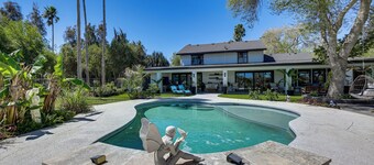 Group Getaway: Luxe Riverfront Gem in Los Fresnos!