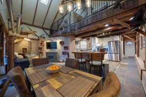 Dining - This charming spacious post-and-beam gateway approx. 5 mins from Pt Dover beach. (Simcoe)