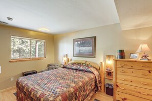 House (2 Bedrooms) | Interior - Wild Adventures in Eureka! Amish-crafted Cabin (Eureka)