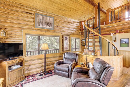 Wild Adventures in Eureka! Amish-crafted Cabin