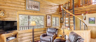 Wild Adventures in Eureka! Amish-crafted Cabin