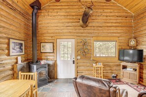 House (2 Bedrooms) | Interior - Wild Adventures in Eureka! Amish-crafted Cabin (Eureka)