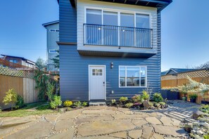 House (1 Bedroom) | Interior - Mini Pearl Sleek Seattle Gem 3 Mi to Lumen Field (Seattle)