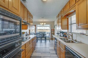 House (3 Bedrooms) | Interior - 5 Mi to Granbury Square: Waterfront Escape w/ Dock (Granbury)