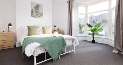 Spacious 6-Bed Home for Work Crews & Groups