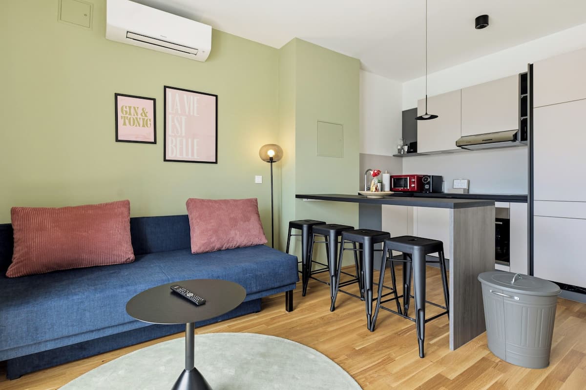 Apartamento superior | Zona de estar | Una Smart TV, Netflix, suelo radiante, servicios de streaming