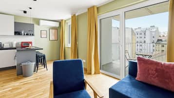 Apartamento Signature | Zona de estar | Una Smart TV, Netflix, suelo radiante, servicios de streaming