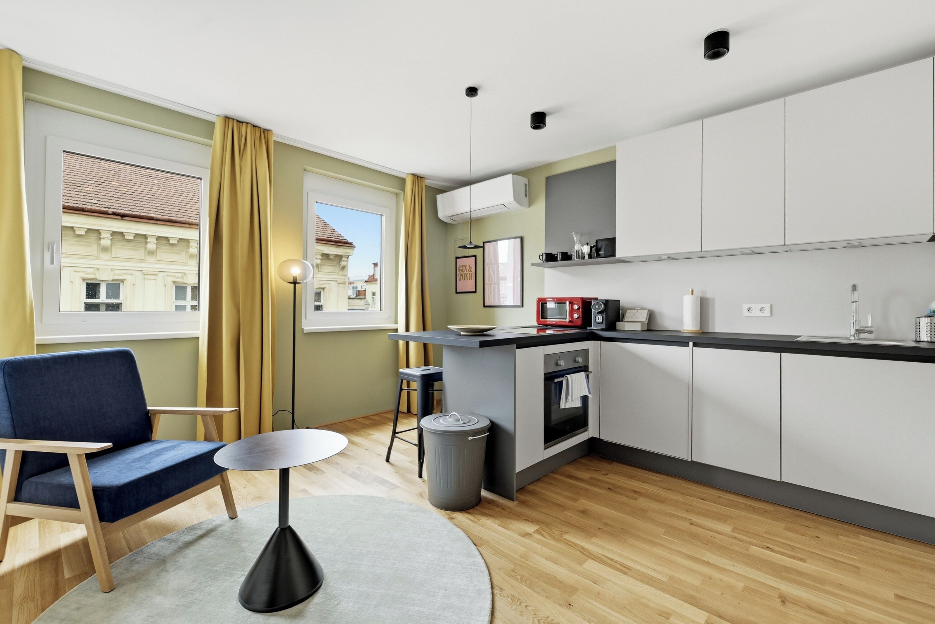 Deluxe Studio | Living area | 50-inch Smart TV with satellite channels, Netflix, heated floors