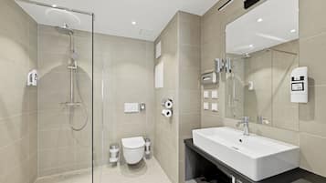 Estudio Deluxe | Baño | Ducha, artículos de higiene personal gratuitos y secador de pelo