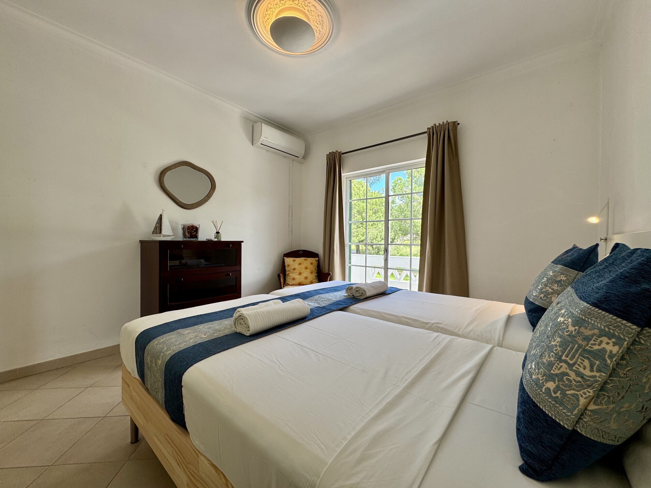 3 chambres, fer et planche à repasser, Wi-Fi gratuit, draps fournis