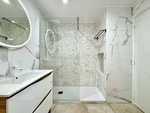 Shower, hair dryer - VILAMOURA CENTRAL BEACH  1  WITH POOL by HOMING (Vilamoura)