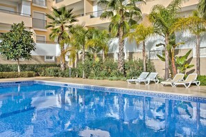 Pool - LAGOS PALM TREE 1 WITH POOL by HOMING (Lagos)