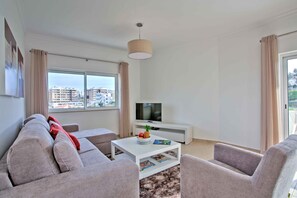 Living area - LAGOS PALM TREE 1 WITH POOL by HOMING (Lagos)