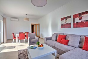 Living area - LAGOS PALM TREE 1 WITH POOL by HOMING (Lagos)