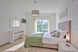 2 bedrooms, iron/ironing board, free WiFi, bed sheets - LAGOS PALM TREE 1 WITH POOL by HOMING (Lagos)