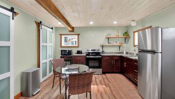 Cottage, 1 Bedroom | Private kitchen